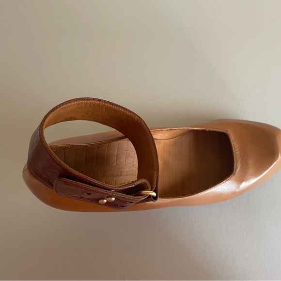 Leather pumps with ankle strap. Chie Mihara camel and brown. - Picture 3 of 4
